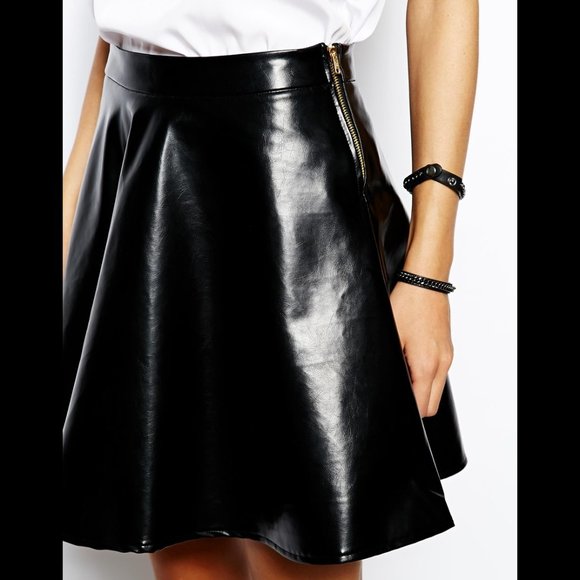 Black Skirt - Picture 4 of 4